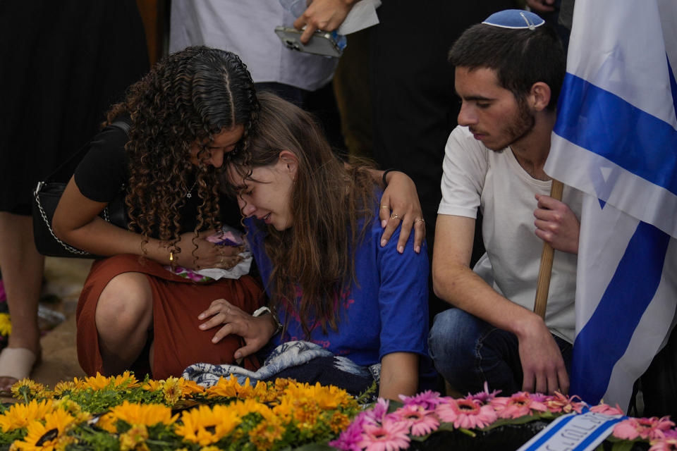 Mourners attend the funeral of Israeli soldier Shilo Rauchberger at the Mount Herzl cemetery in Jerusalem, Israel, Thursday, Oct. 12, 2023. (AP Photo/Francisco Seco)