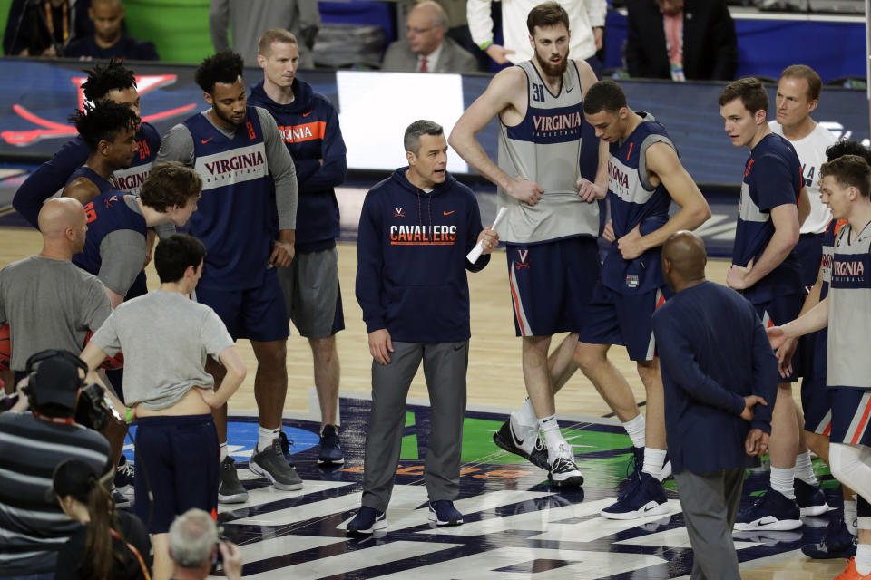 Virginia head coach Tony Bennett talks to his team during a practice session for the semifinals of the Final Four NCAA college basketball tournament, Friday, April 5, 2019, in Minneapolis. (AP Photo/Matt York)