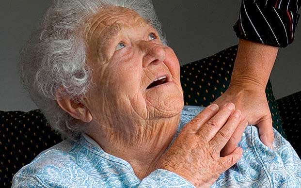 Scientists found when an empathetic partner holds the hand of a woman in pain, it helps - ALAMY