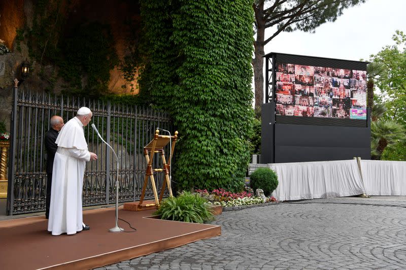 Pope Francis leads Holy Rosary prayer in Vatican gardens