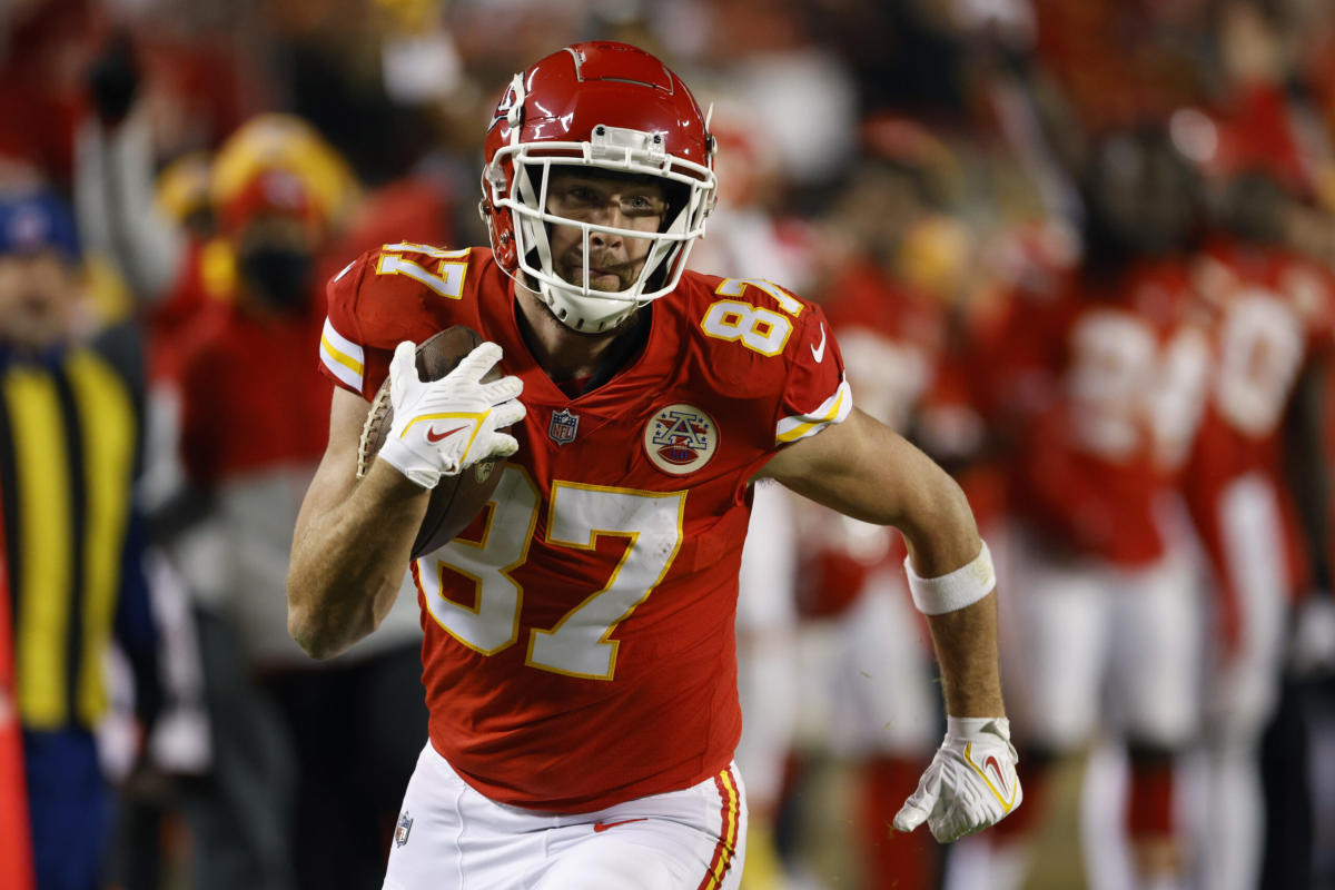 Travis Kelce bests George Kittle in PFF’s tight end rankings