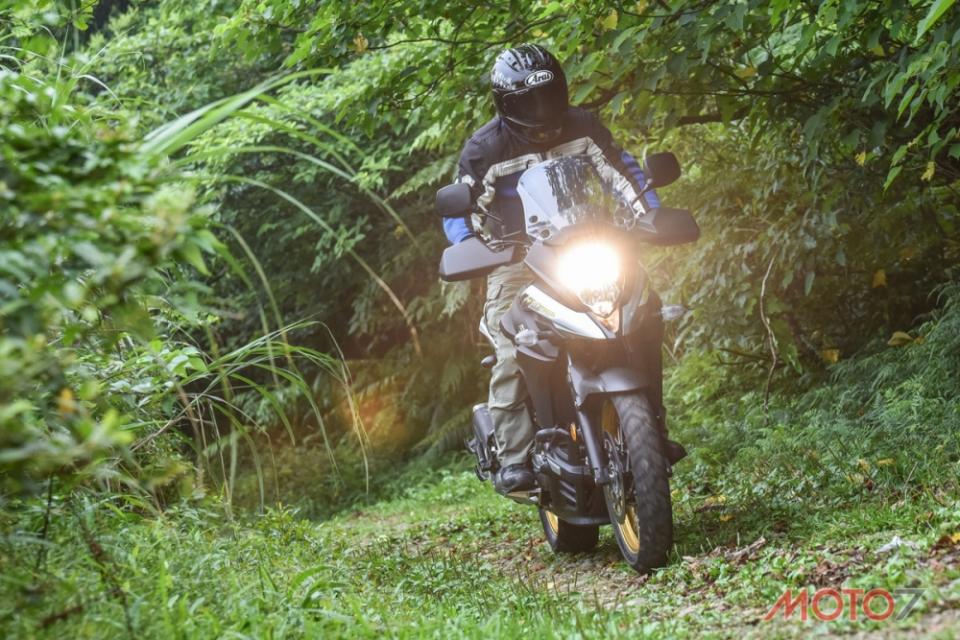 同時V-Strom 650XT也不忘其本份，想來Off Road也沒問題。