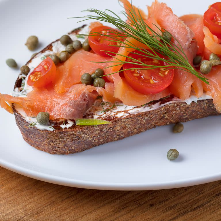 Salmón ahumado, alcaparras y tomates cherry, ¿qué puede salir mal?