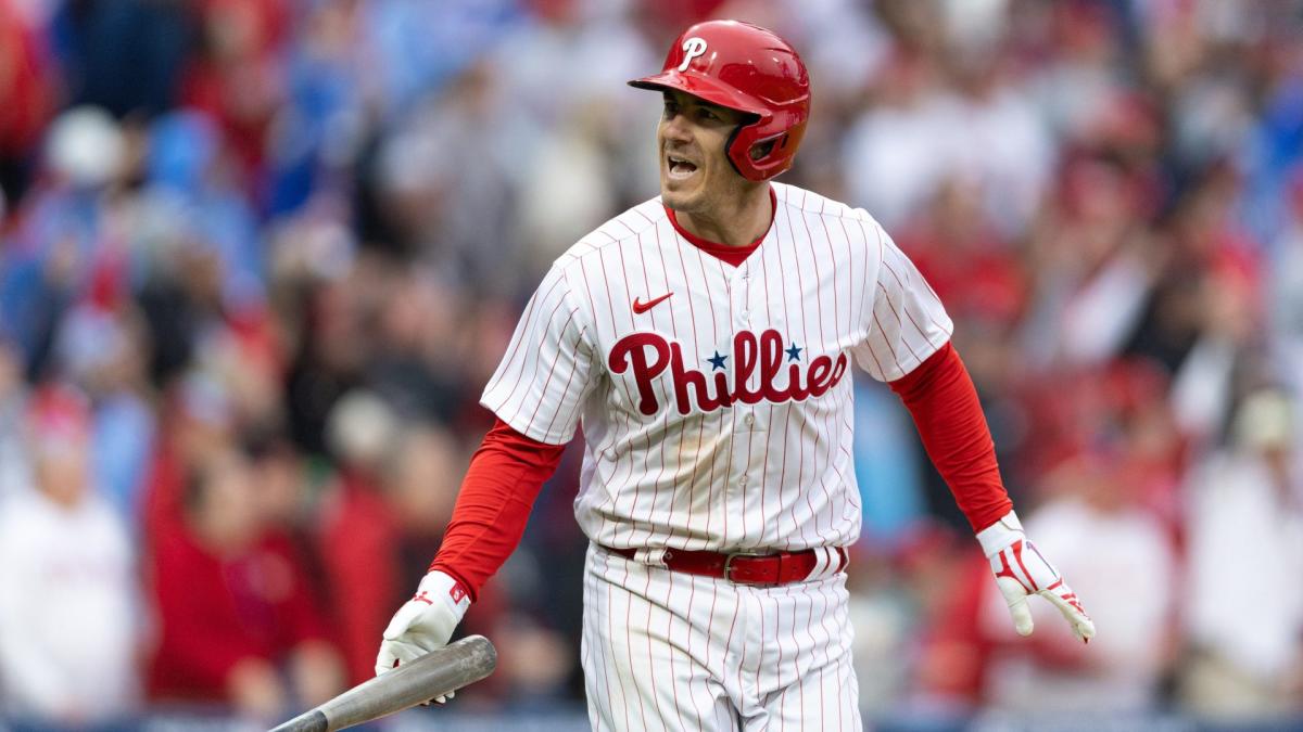 WATCH: Bryce Harper, Rhys Hoskins raise the Phillies' 2022 NL championship  banner