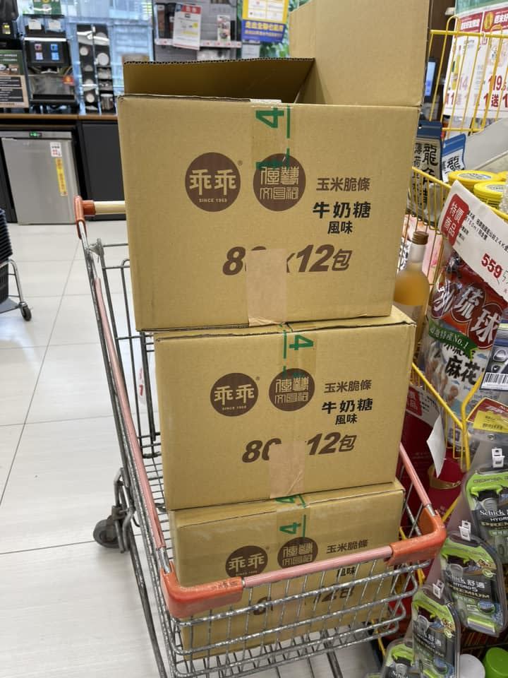 一位網友買了3箱「限定聯名」的牛奶糖風味乖乖。（圖／翻攝自我愛全聯-好物老實説臉書）