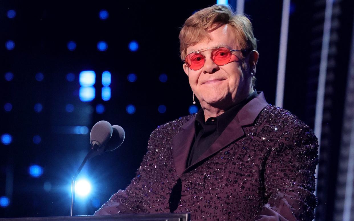 Im Juli 2023 gab Elton John sein letztes Konzert und verabschiedete sich von der Bühnenwelt. Nun jedoch soll er laut Medienberichten ein neues Album aufgenommen haben. (Bild: 2023 Getty Images/Theo Wargo)