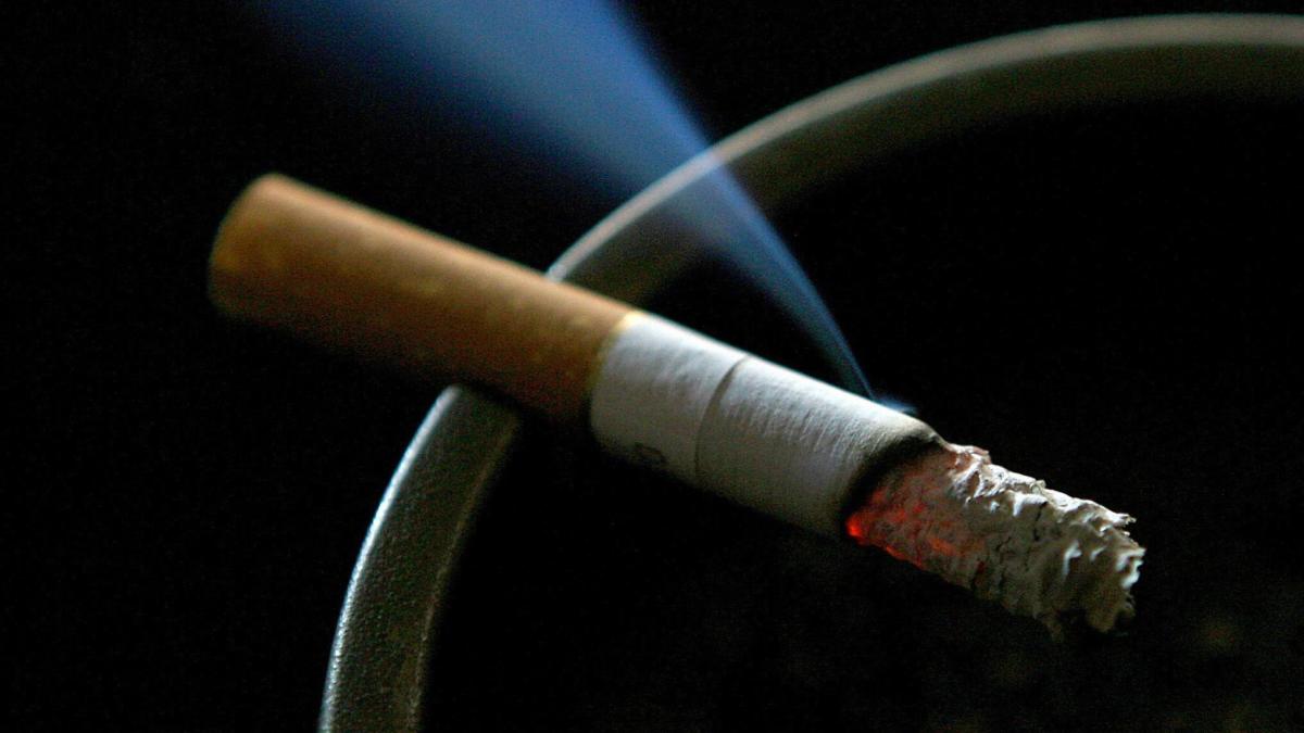 Pregnant women to get £400 vouchers to quit smoking under new NHS