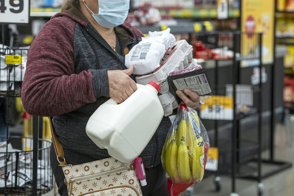 shopper inflation food grocery (David Paul Morris / Bloomberg via Getty Images file)