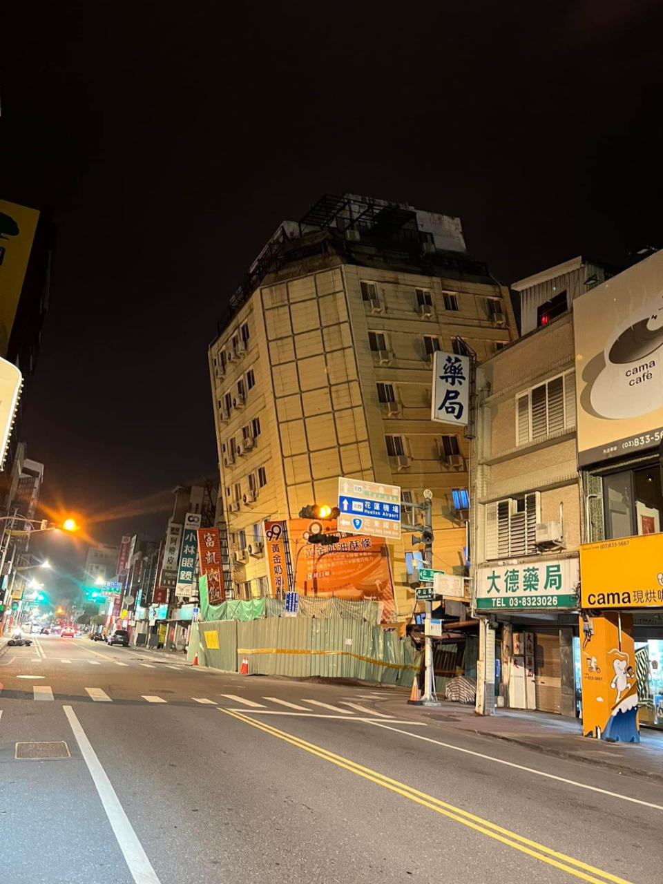 花蓮中山路富凱飯店倒塌。（圖／民眾提供）