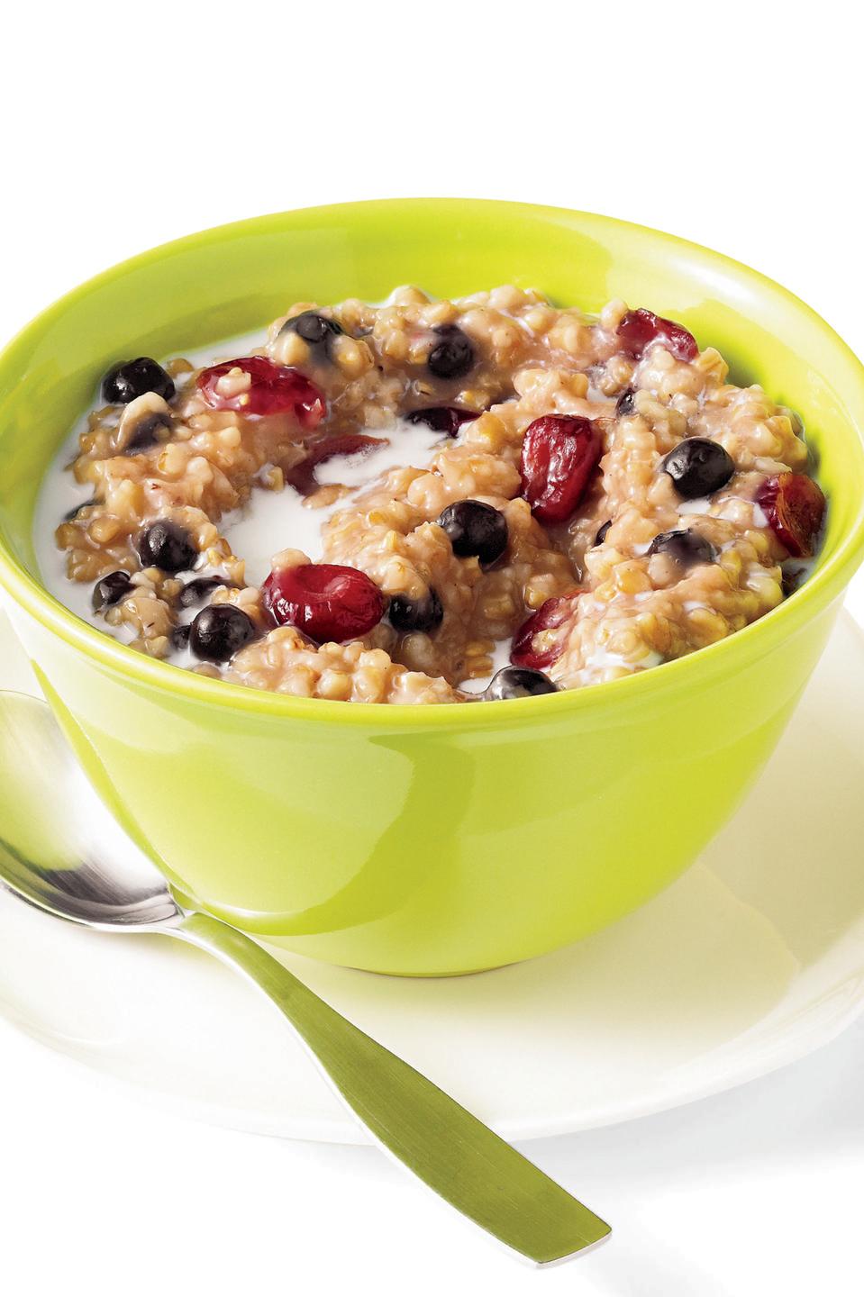 Slow Cooker Maple-Berry Oatmeal