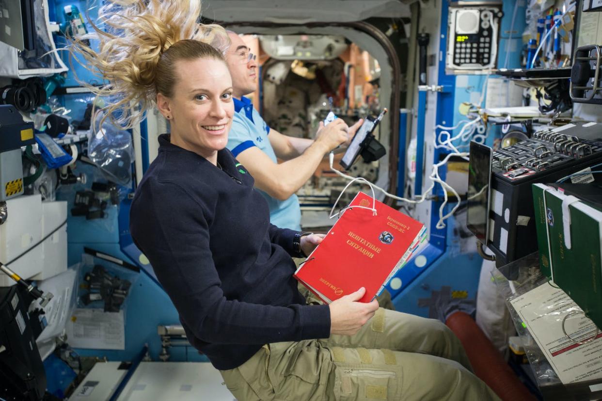 <span class="caption">Los consejos que damos a los astronautas pueden ser útiles para la gente que trabaja desde casa.</span> <span class="attribution"><a class="link " href="https://www.flickr.com/photos/nasa2explore/29193705533/" rel="nofollow noopener" target="_blank" data-ylk="slk:NASA Johnson / Flickr;elm:context_link;itc:0;sec:content-canvas"> NASA Johnson / Flickr</a>, <a class="link " href="http://creativecommons.org/licenses/by-sa/4.0/" rel="nofollow noopener" target="_blank" data-ylk="slk:CC BY-SA;elm:context_link;itc:0;sec:content-canvas">CC BY-SA</a></span>