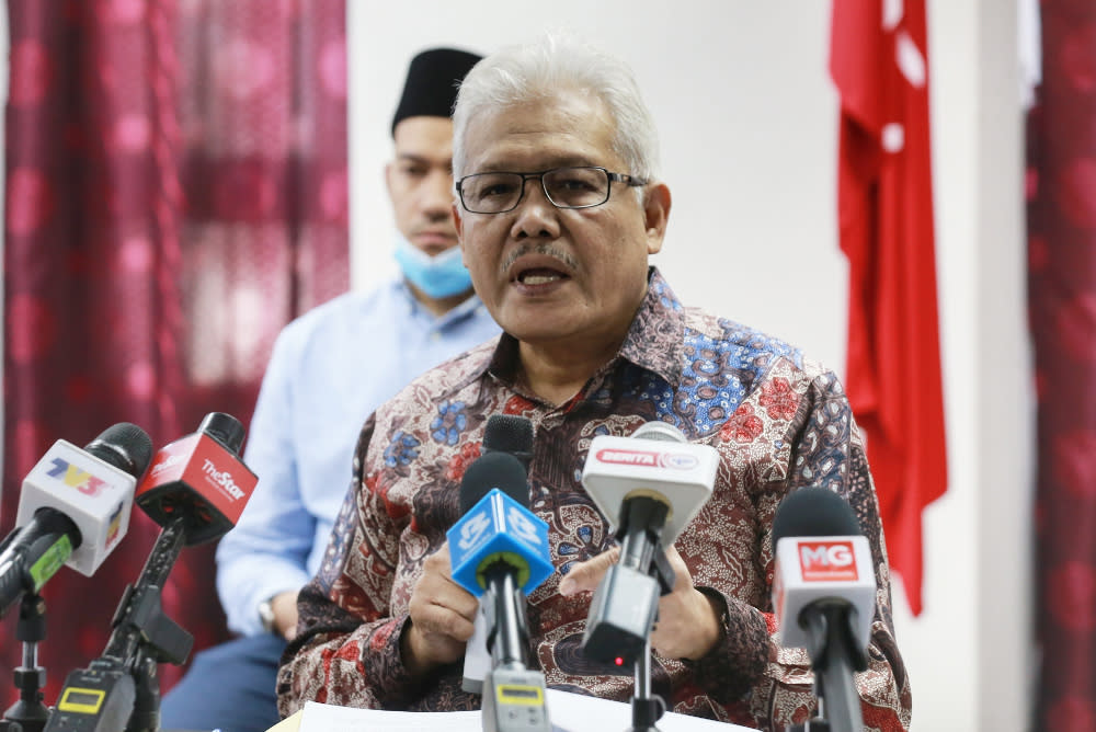 Bersatu secretary-general Datuk Seri Hamzah Zainudin said that the meeting last night went on for too long and he felt it would be better to talk about it during a press conference. — Picture by Ahmad Zamzahuri