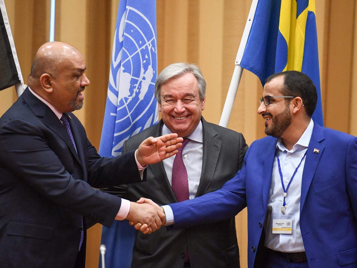 Yemen’s foreign minister Khaled al-Yamani (left) and head rebel negotiator Mohammed Abdelsalam (right) shake hands under the eyes of UN Secretary General Antonio Guterres, during talks in Rimbo, north of Stockholm, on December 13: AFP