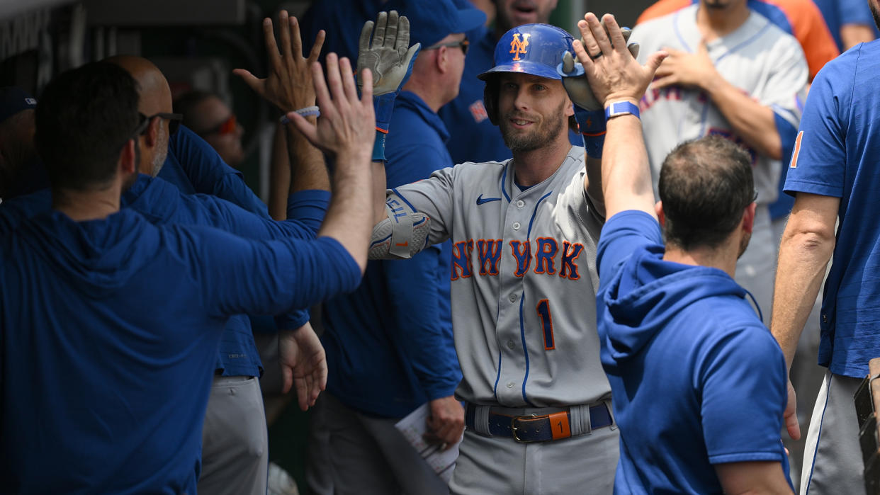  Jeff McNeil if congratulated in the Mets dugout after hitting a home run 