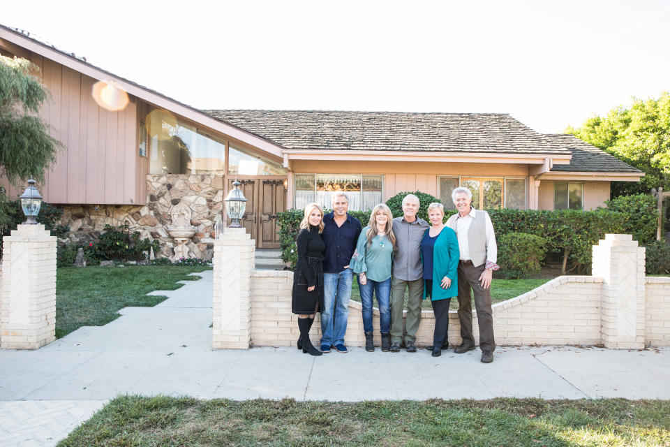 Brady Bunch cast: (left to right) Maureen McCormack, Christopher Knight, Susan Olsen, Mike Lookinland, Eve Plumb and Barry Williams