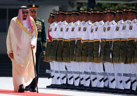 Saudi Arabia's King Salman inspects an honour guard at the Parliament House in Kuala Lumpur, Malaysia February 26, 2017. REUTERS/Edgar Su