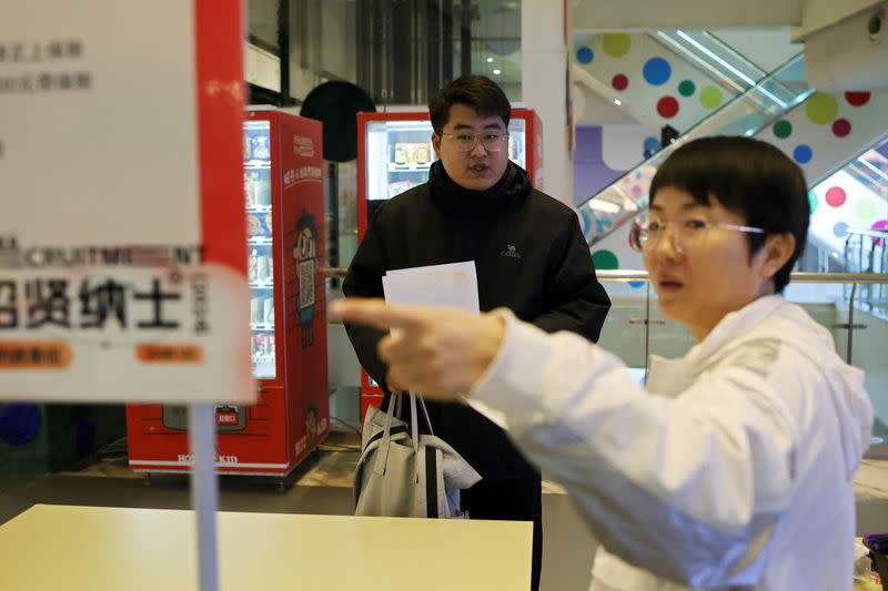 Zhang Baichuan attends a job fair in Shijiazhuang