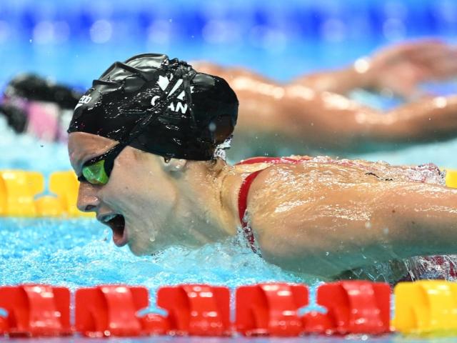 Summer McIntosh wins gold in 400m IM, becomes only Canadian