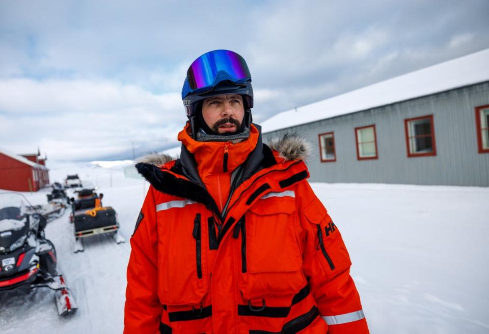 NPI glaciologist Jean-Charles Gallet speaks to his team before heading to the Ice Memory drilling camp in the Holtedahlfonna icefield (Reuters)