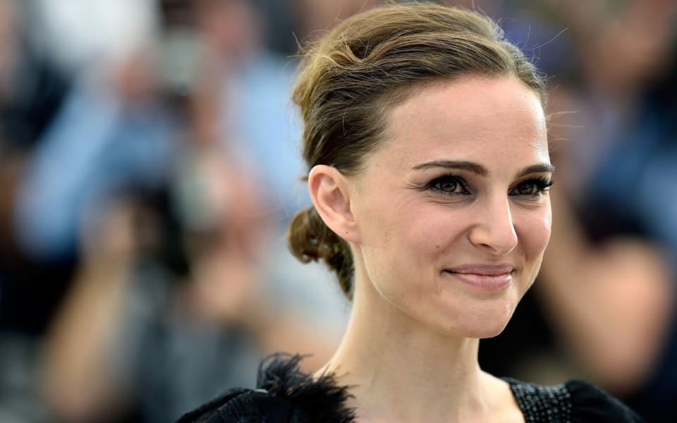 Alle lieben Natalie Portman: Die Schauspielerin ist eines jener seltenen Exemplare in Hollywood, die scheinbar einfach alles richtig machen - und das schon fast seit 30 Jahren! Die Galerie zeigt den unglaublichen Werdegang des einstigen Kinderstars ... (Bild: Pascal Le Segretain/Getty Images)