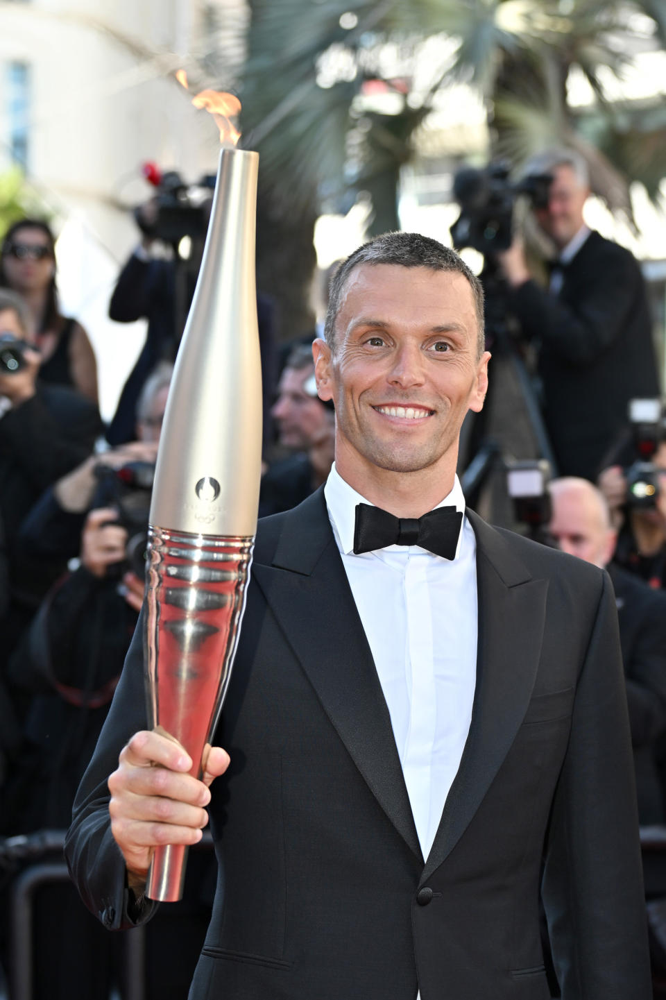 Alexis Hanquinquant porte la flamme olympique à Cannes