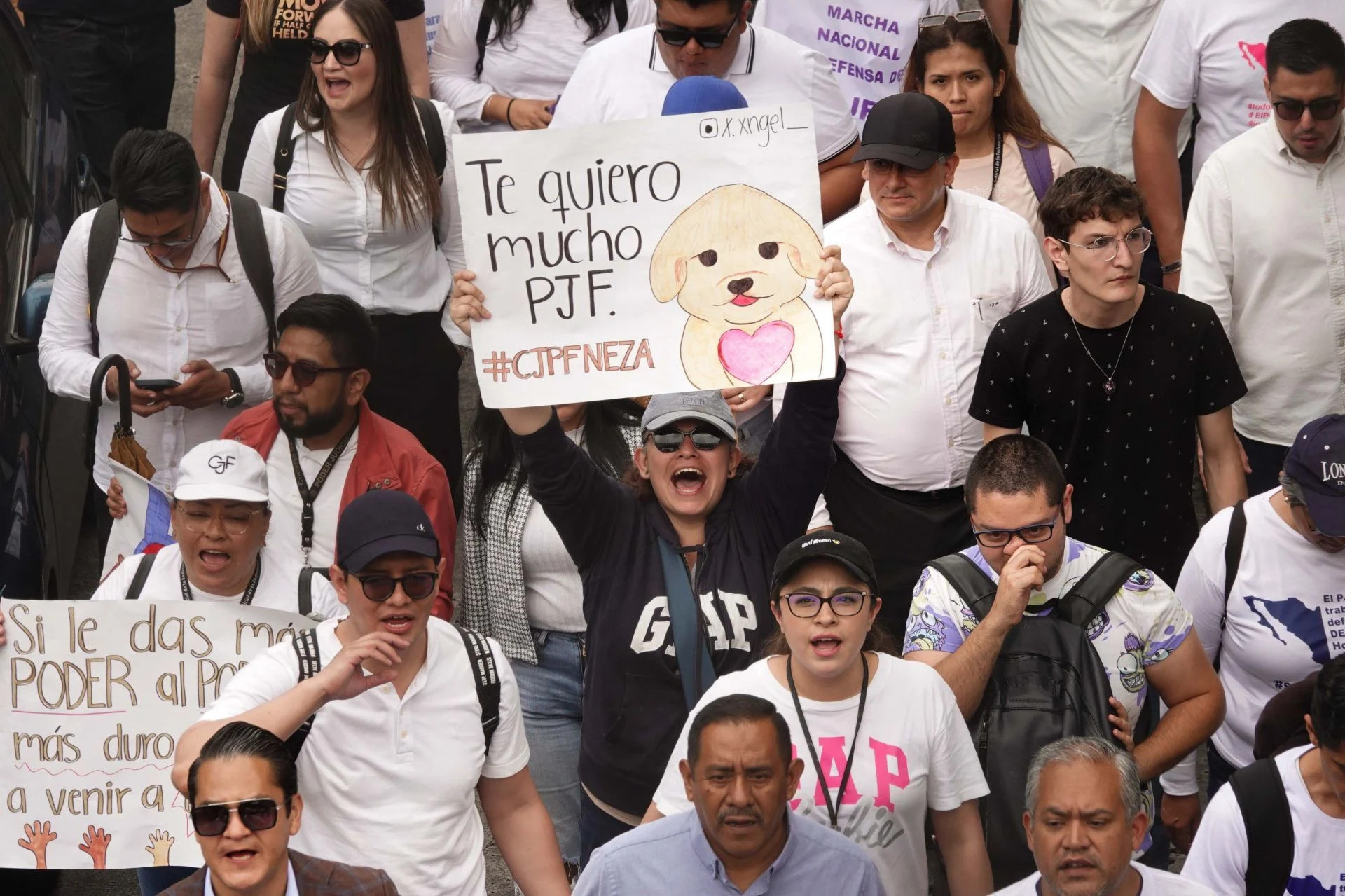 CIUDAD DE MÉXICO, 28AGOSTO2024.- Estudiantes de la Facultad de Derecho marcharon para exigir justicia en Defensa del Estado de Derecho al Poder Judicial. La protesta inició en el Águila de la Facultad de Derecho y finalizó en el Consejo de la Judicatura Federal.
FOTO: GRACIELA LÓPEZ /CUARTOSCURO.COM