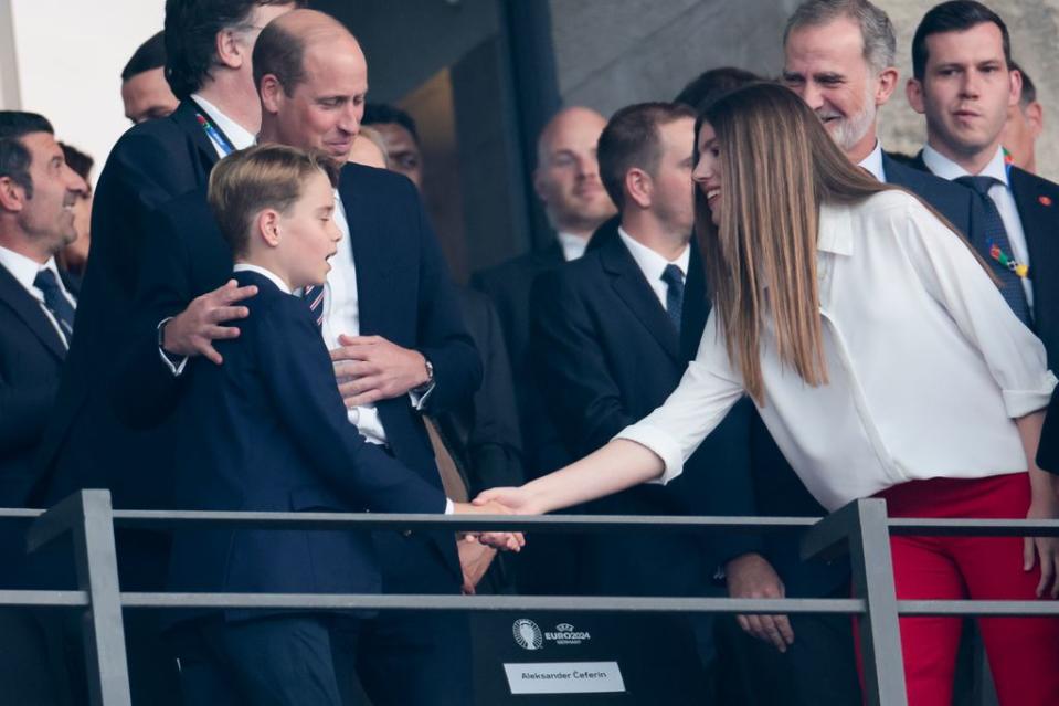 Rey Felipe VI, infanta Leonor, príncipe Guillermo, príncipe George