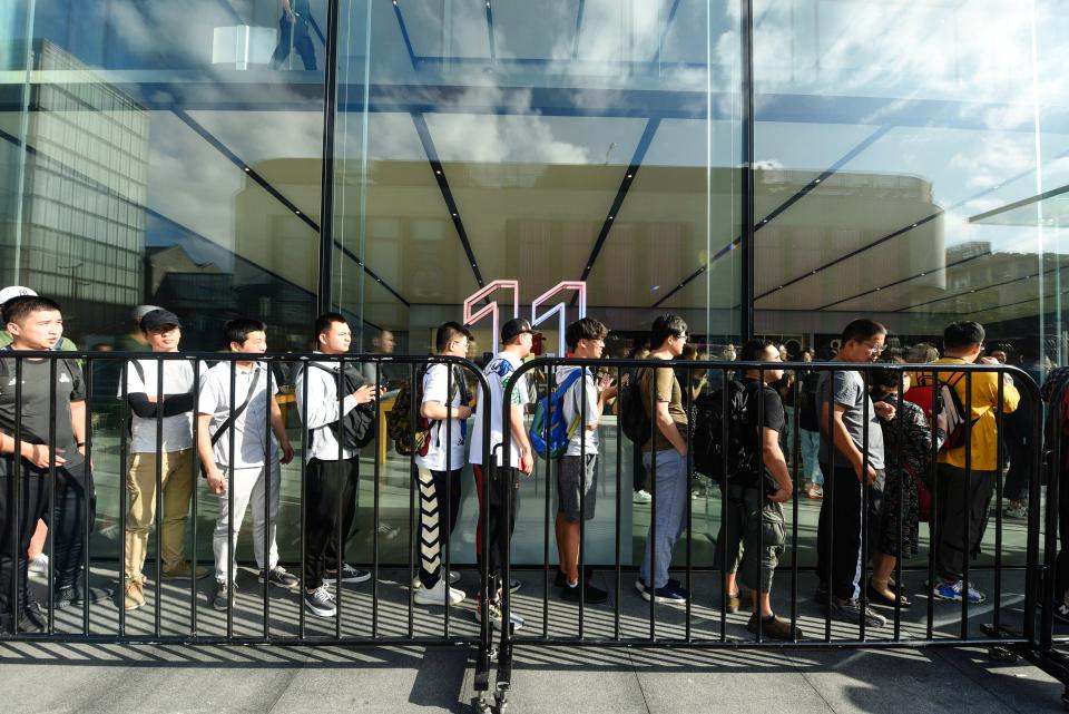 Customers queue outside an Apple store to buy the latest iPhone models in Hangzhou in China's eastern Zhejiang province on September 20, 2019. (Photo by STR / AFP) / China OUT        (Photo credit should read STR/AFP/Getty Images)