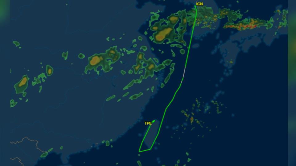 前往越南硯港真航空LJ081號班機，因飛行途中發現機體異常，深夜約11時55分轉降台灣桃園國際機場。（圖／擷取自zh-tw.flightaware.com）