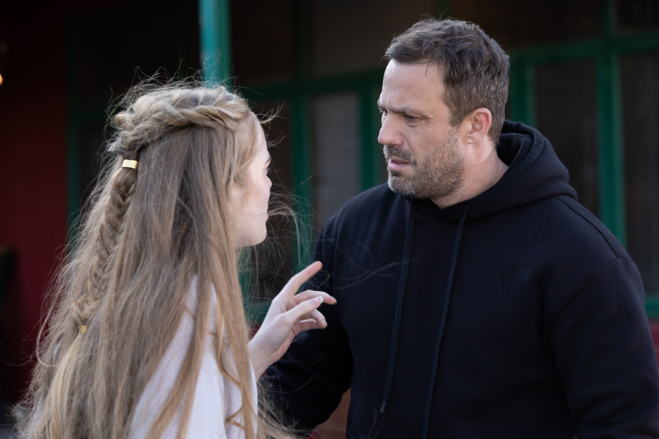 ella richardson y warren fox en hollyoaks