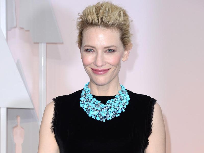 Mit hellblauem Collier: Cate Blanchett in der Oscar-Nacht. Foto: Mike Nelson