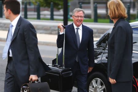 Attorney Carter Phillips (C) of the Sidley Austin firm representing Mylan Inc. in the case of Teva Pharmaceuticals USA v. Sandoz, arrives before arguments at the U.S. Supreme Court in Washington October 15, 2014. REUTERS/Jonathan Ernst