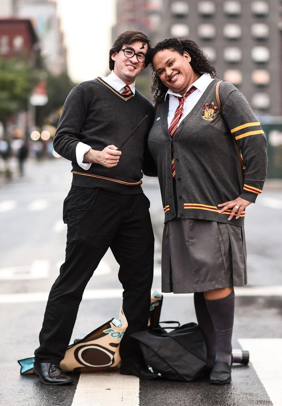 couples halloween costumes harry and ginny from harry potter