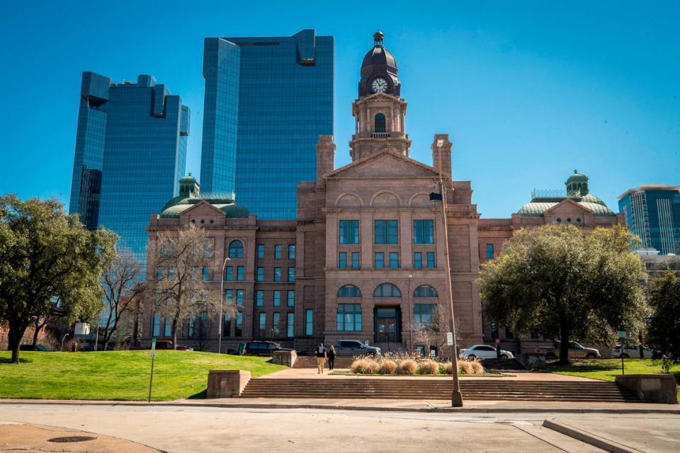 A $40 million plan to save Heritage Plaza in downtown Fort Worth would expand the park to include a riverfront landing and fountains on the Tarrant County Courthouse lawn.