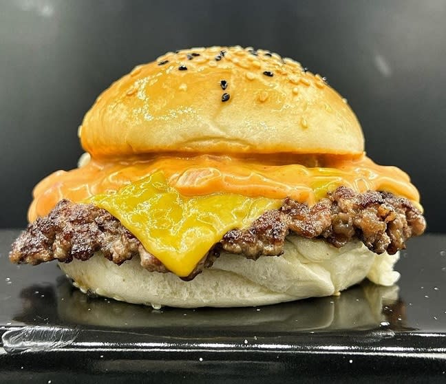 El premiado local venderá la hamburguesa a $1.