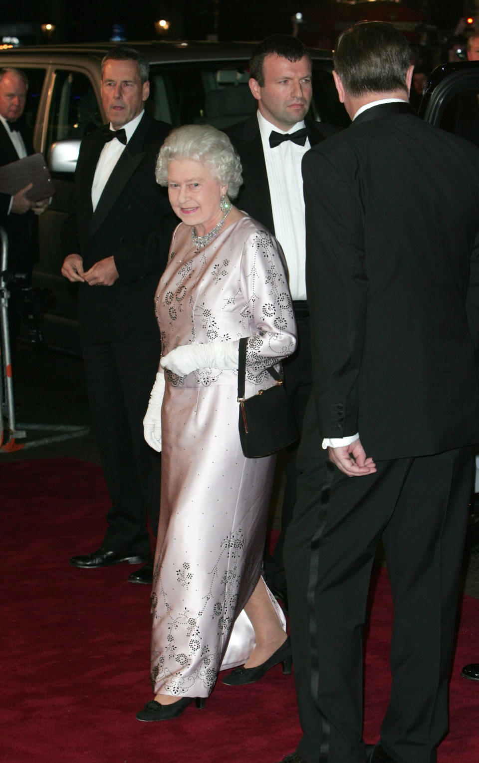 <p>Further demonstrating her fashion know-how, the Queen wore a sequinned number for the red carpet back in 2006. (Getty Images)</p> 