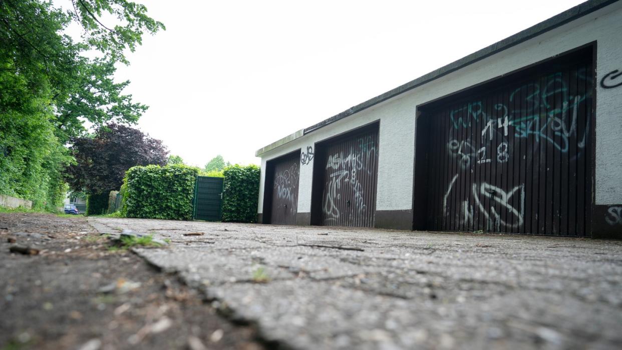 Auf diesem Garagenhof sollte der Angriff auf den Lehrer erfolgen.