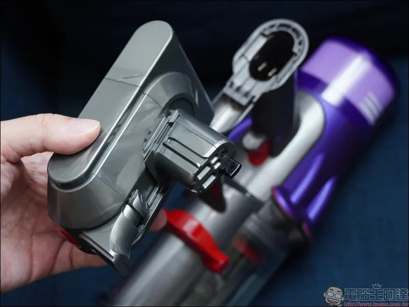 Dyson Digital Slim™ 輕量無線吸塵器開箱動手玩