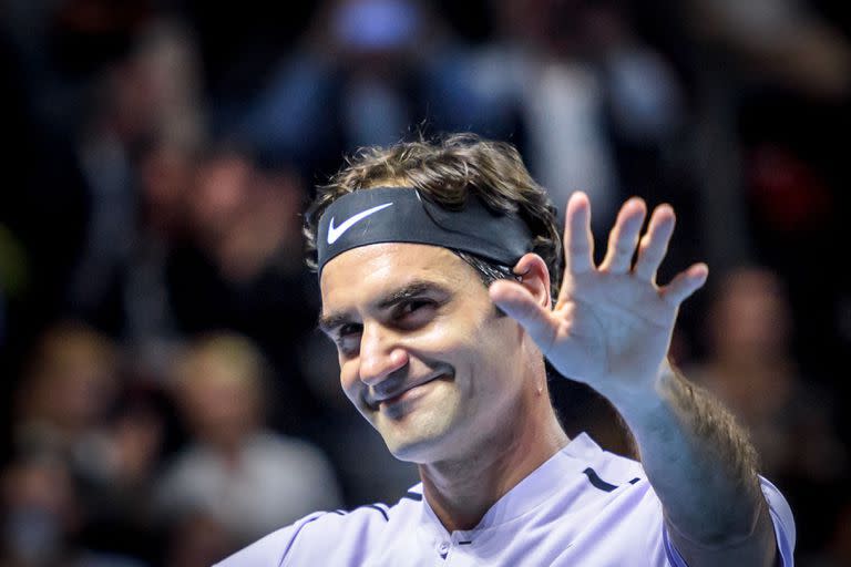 El 24 de octubre de 2017, Roger Federer de Suiza celebra después de ganar contra Frances Tiafoe de EE. UU. en el torneo de tenis Swiss Indoors ATP 500 en Basilea.