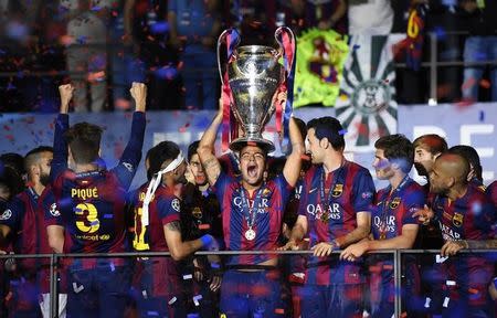 Barcelona's Rafinha celebrates with the trophy and team mates after winning the UEFA Champions League. Reuters / Dylan Martinez