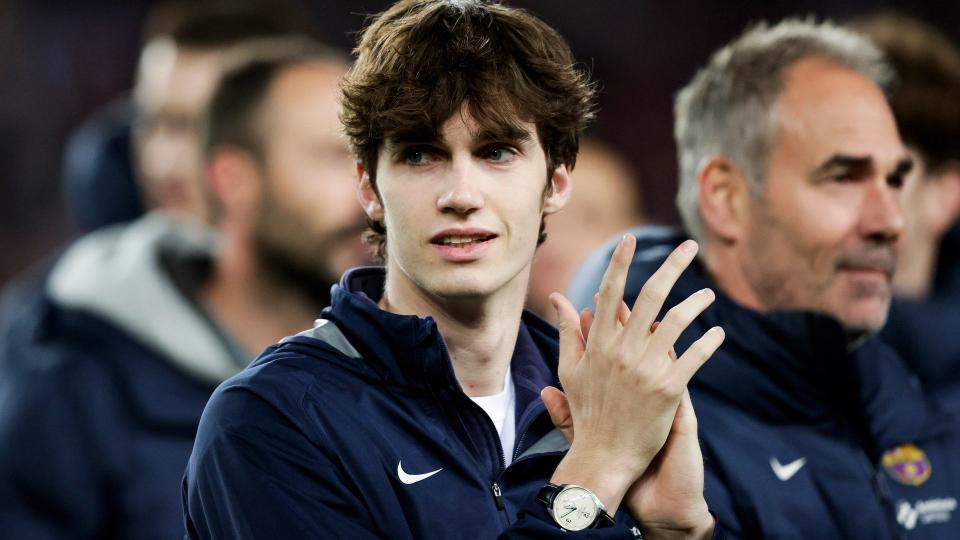 Pablo Urdangarin applauding