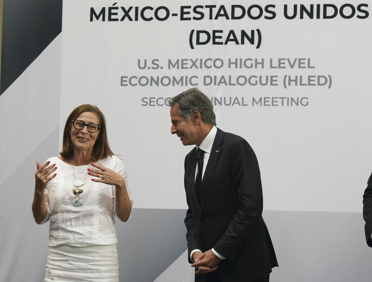 Renuncia secretario de Economía de México