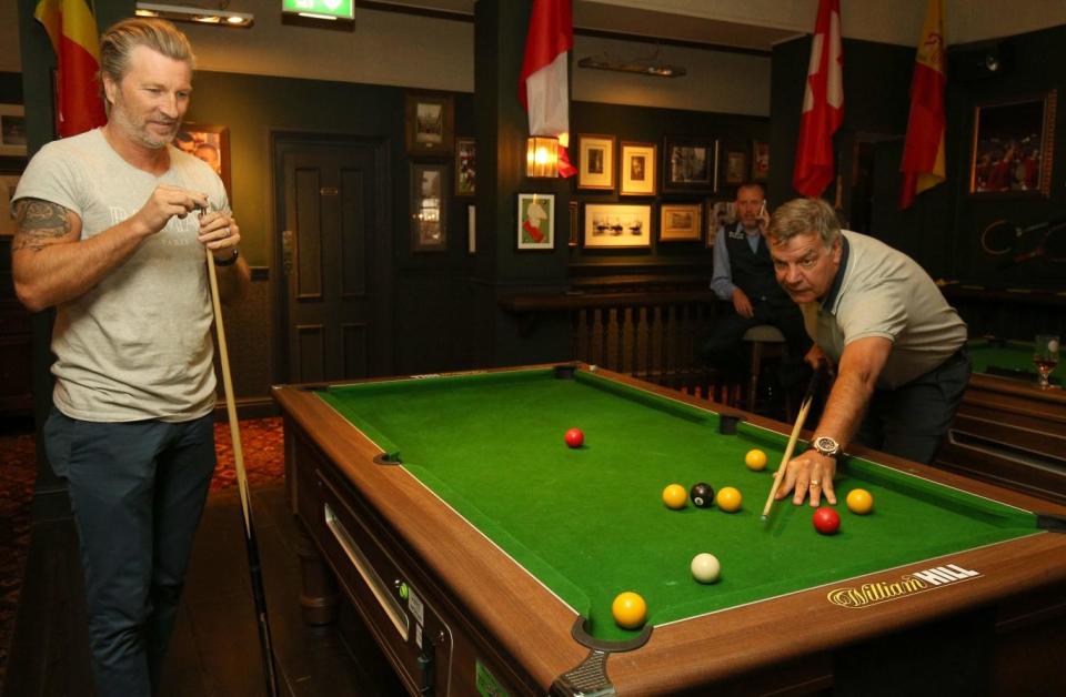 Robbie Savage (left) and Sam Allardyce play pool at the Lord Raglan Pub in London (PA)