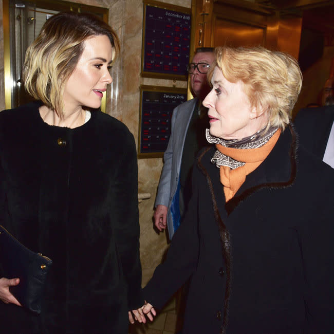 Sarah Paulson y Holland Taylor credit:Bang Showbiz