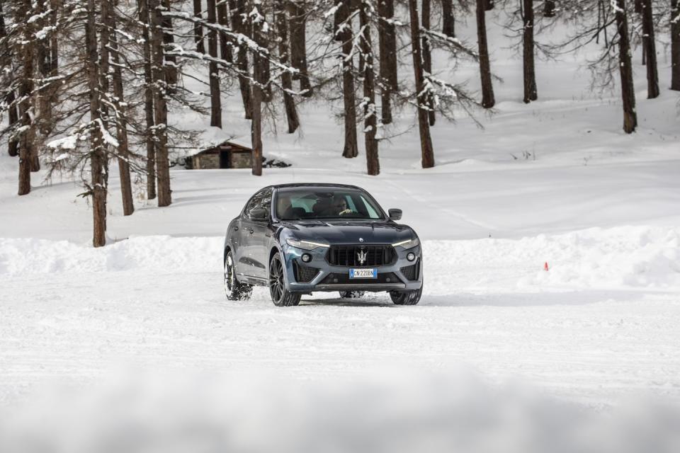 maserati levante 334 ultima driving on ice