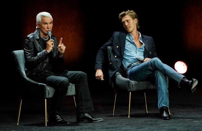 Baz Luhrmann, director de Elvis, junto a Austin Butler, que personifica al famoso cantante