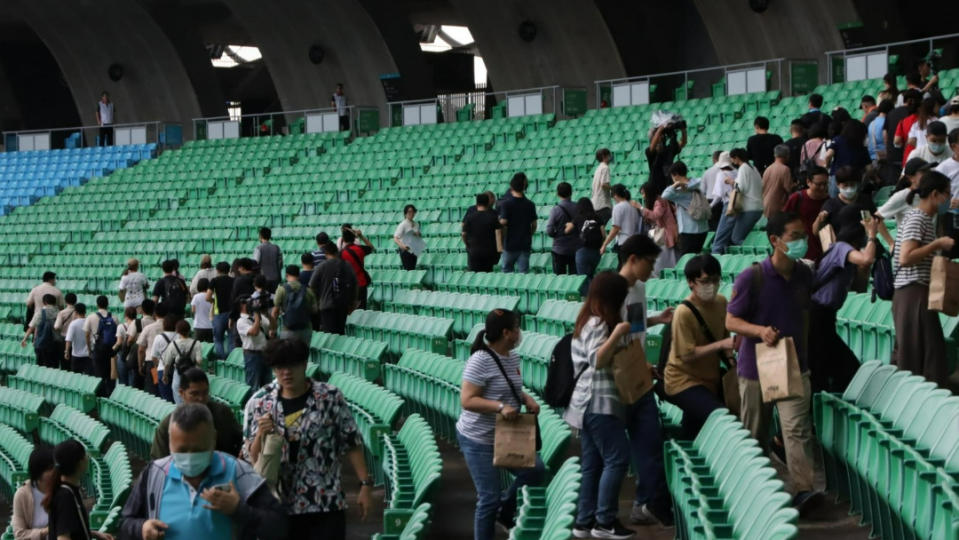 為確保大型演唱會疏散應變，高市府完成世運主場館（國體場）國土安全等級無劇本實兵演練。高市府新聞局提供