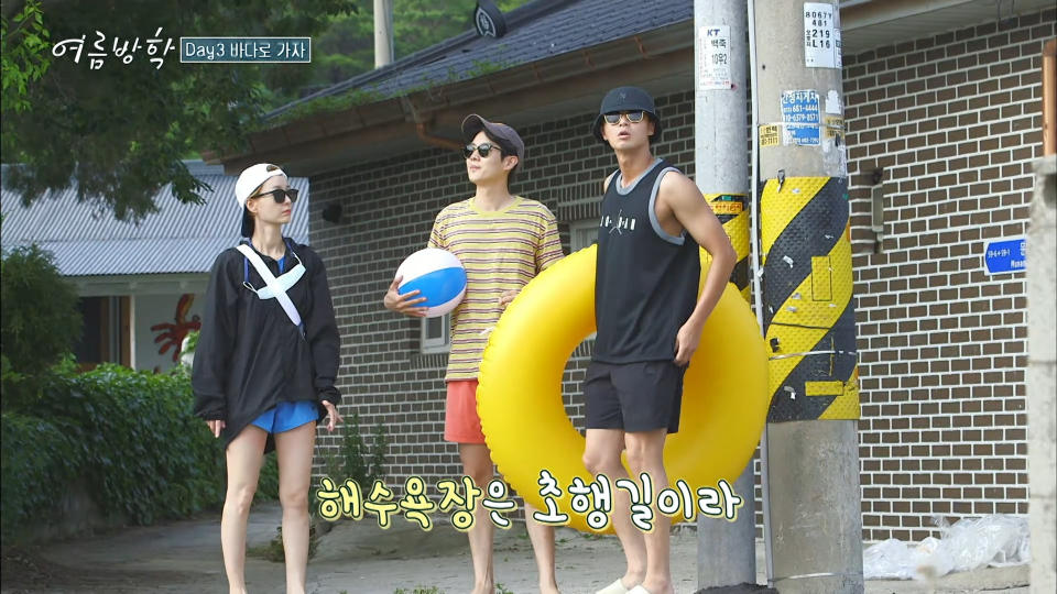 鄭有美（左起）、崔宇植、朴敘俊準備到沙灘玩水。（圖／friDay影音提供）