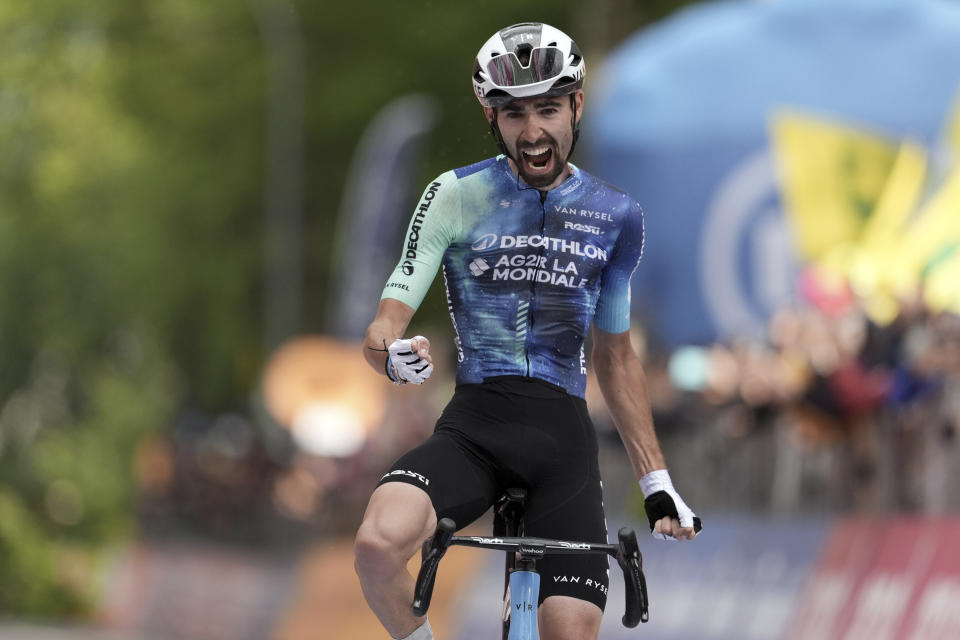 France's Valentin Paret-Peintre celebrates winning the 10th stage of the Giro d'Italia, Tour of Italy cycling race from Pompei to Cusano Mutri, Italy, Tuesday, May 14, 2024. Massimo Paolone/LaPresse via AP)