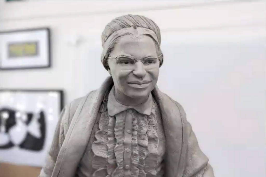 A statue working model is presented on Zoom